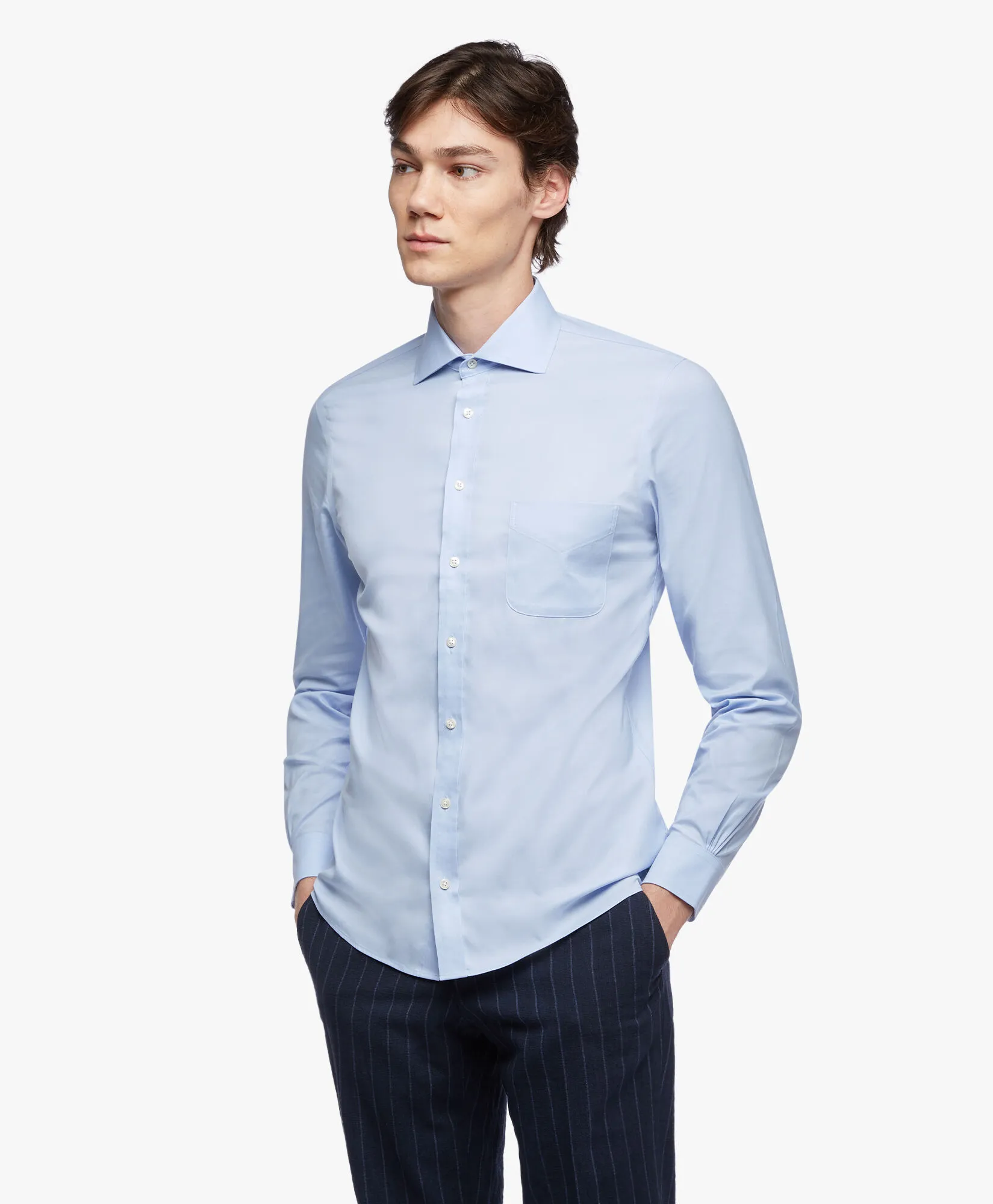 Camisa azul pastel slim fit non-iron de algodón elástico con cuello semifrancés