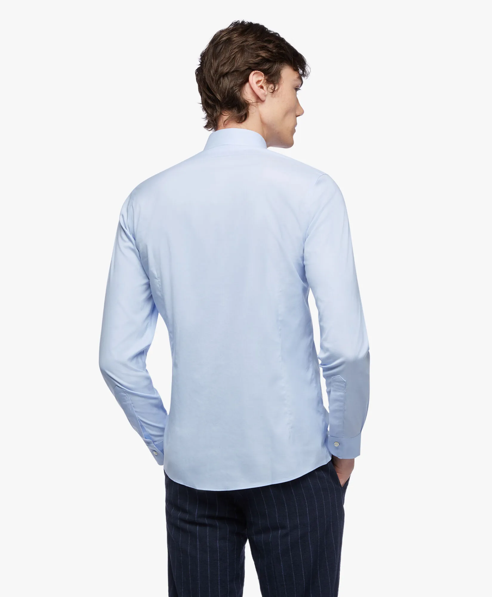 Camisa azul pastel slim fit non-iron de algodón elástico con cuello semifrancés