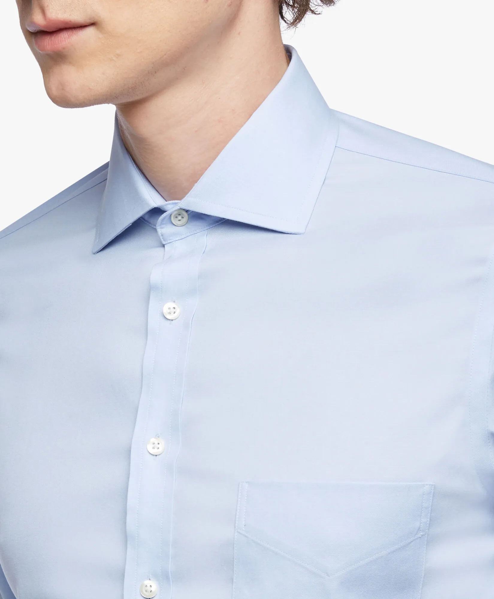 Camisa azul pastel slim fit non-iron de algodón elástico con cuello semifrancés