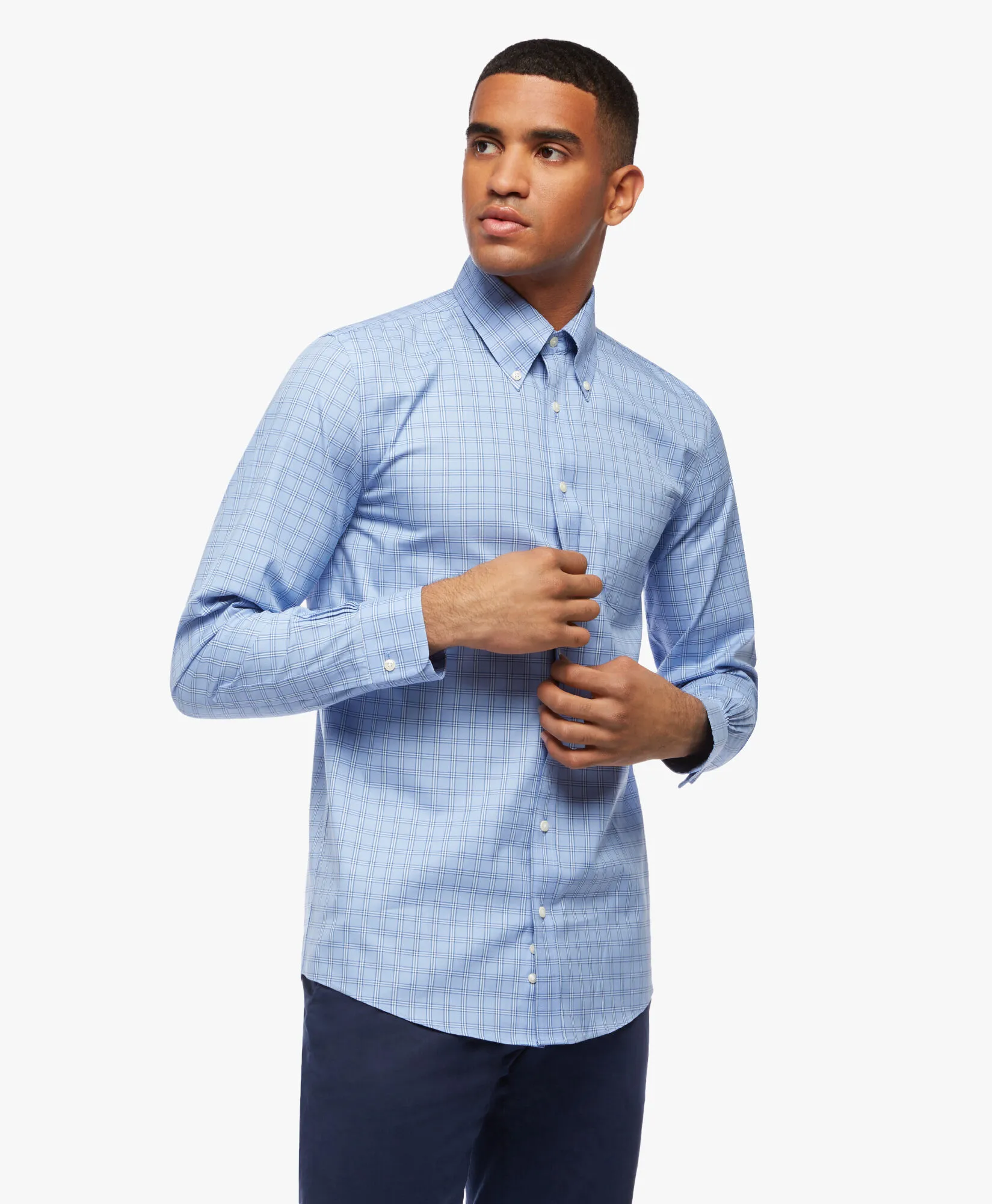 Camisa azul slim fit non-iron de algodón elástico con cuello button down