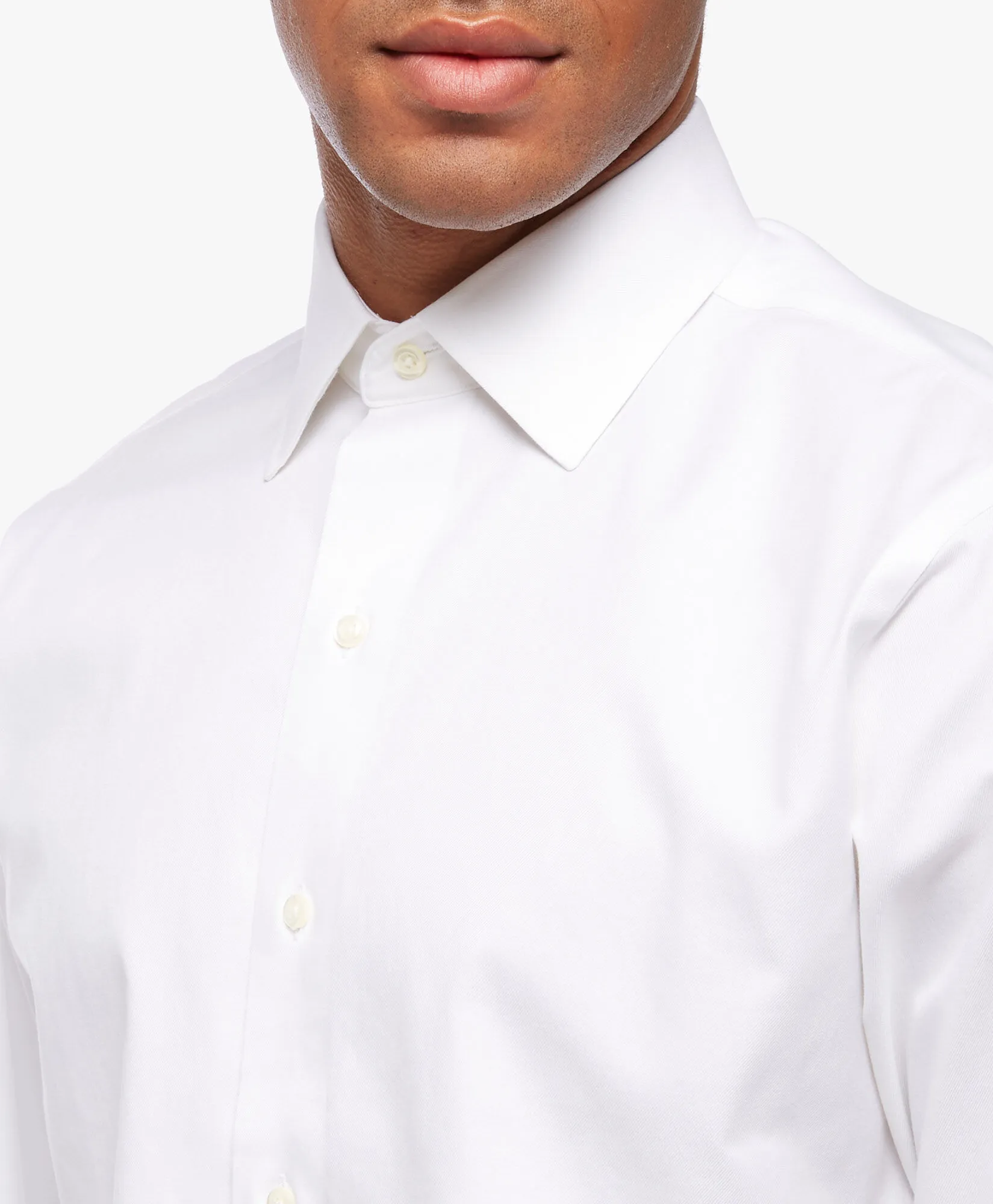 Camisa blanca regular fit non-iron de algodón elástico con cuello ainsley