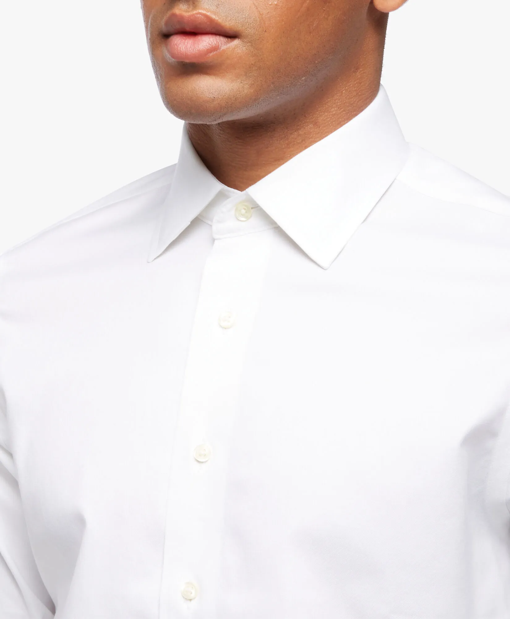 Camisa blanca slim fit non-iron de algodón elástico con cuello ainsley