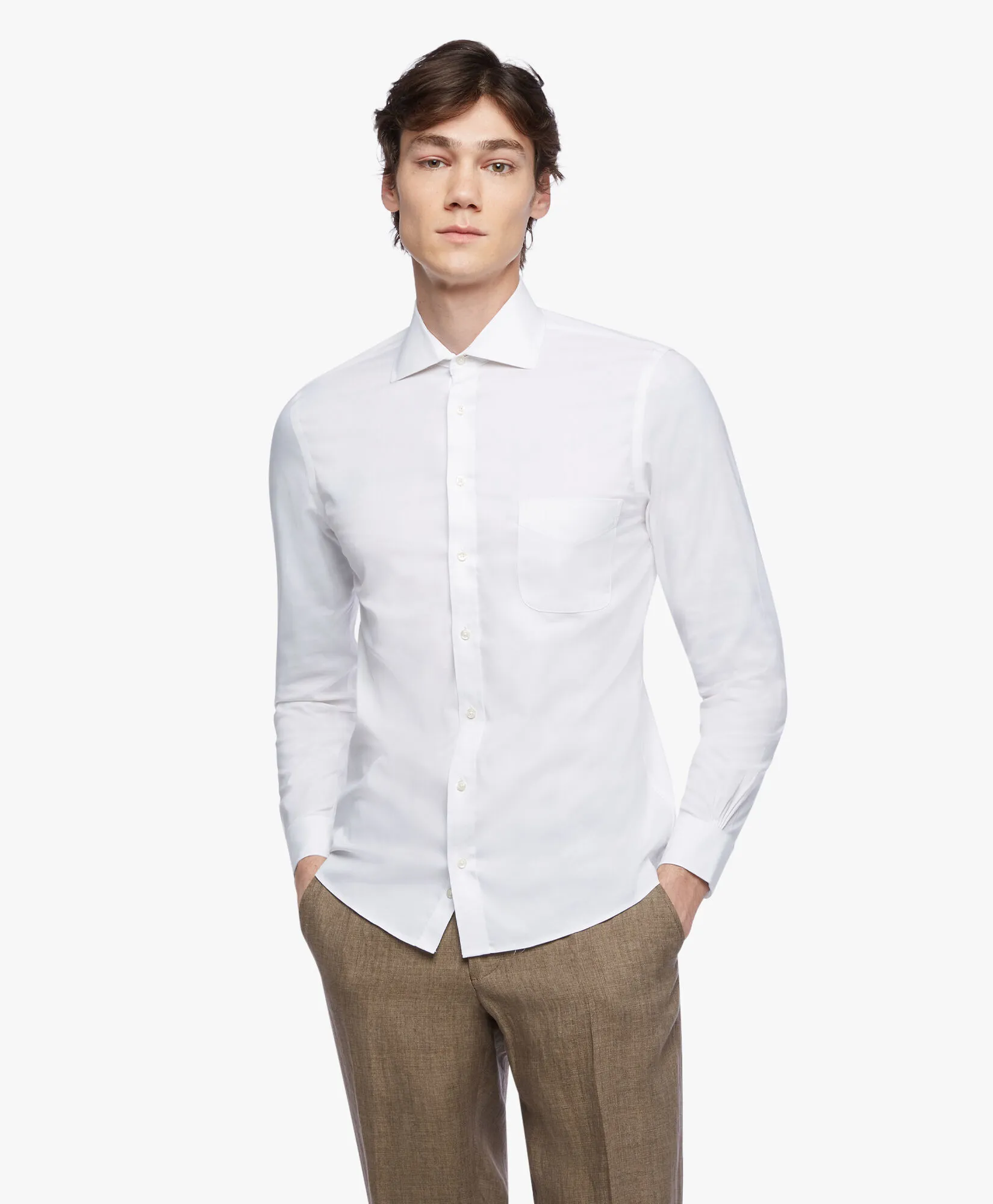 Camisa blanca slim fit non-iron de algodón elástico con cuello semifrancés