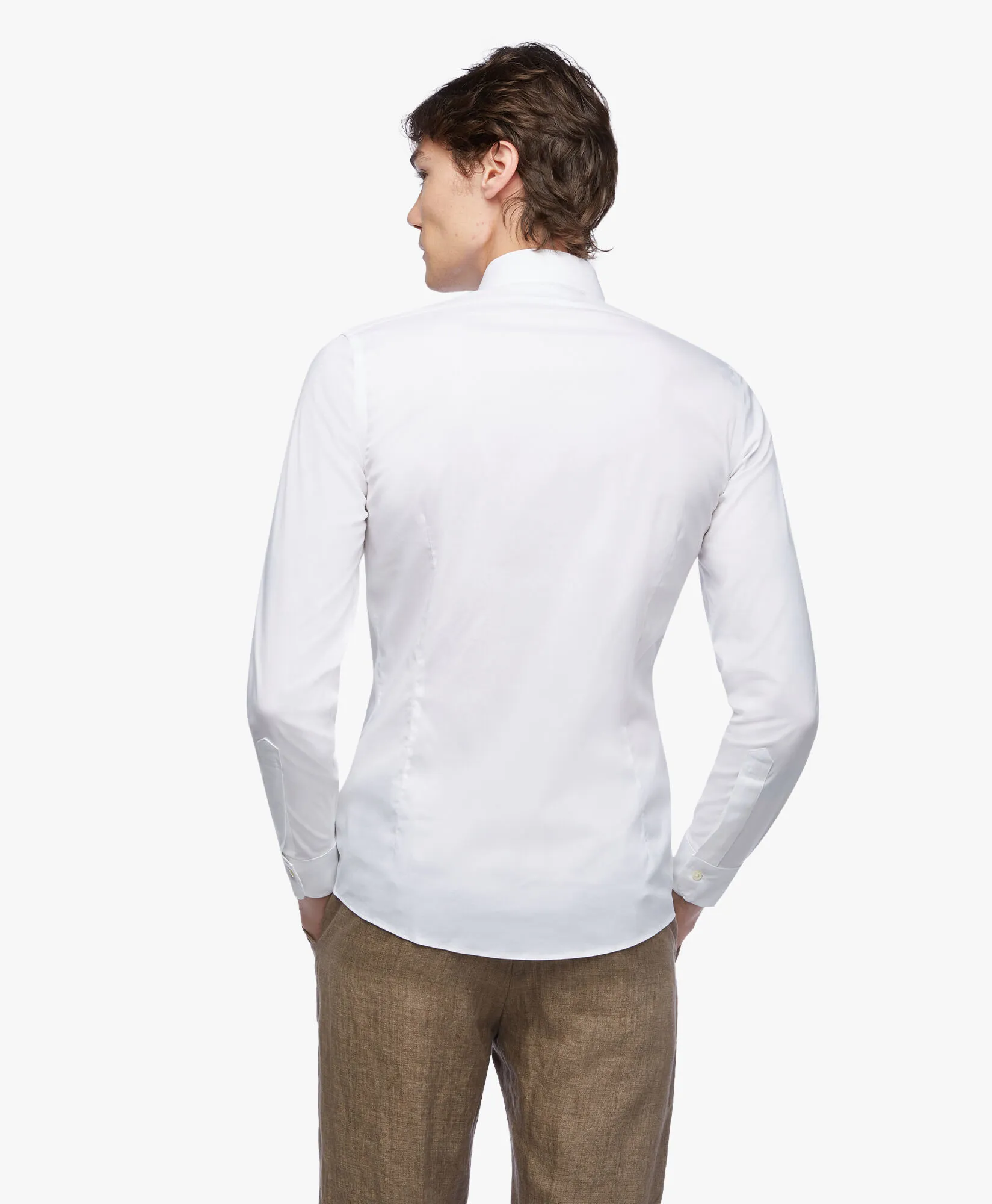 Camisa blanca slim fit non-iron de algodón elástico con cuello semifrancés