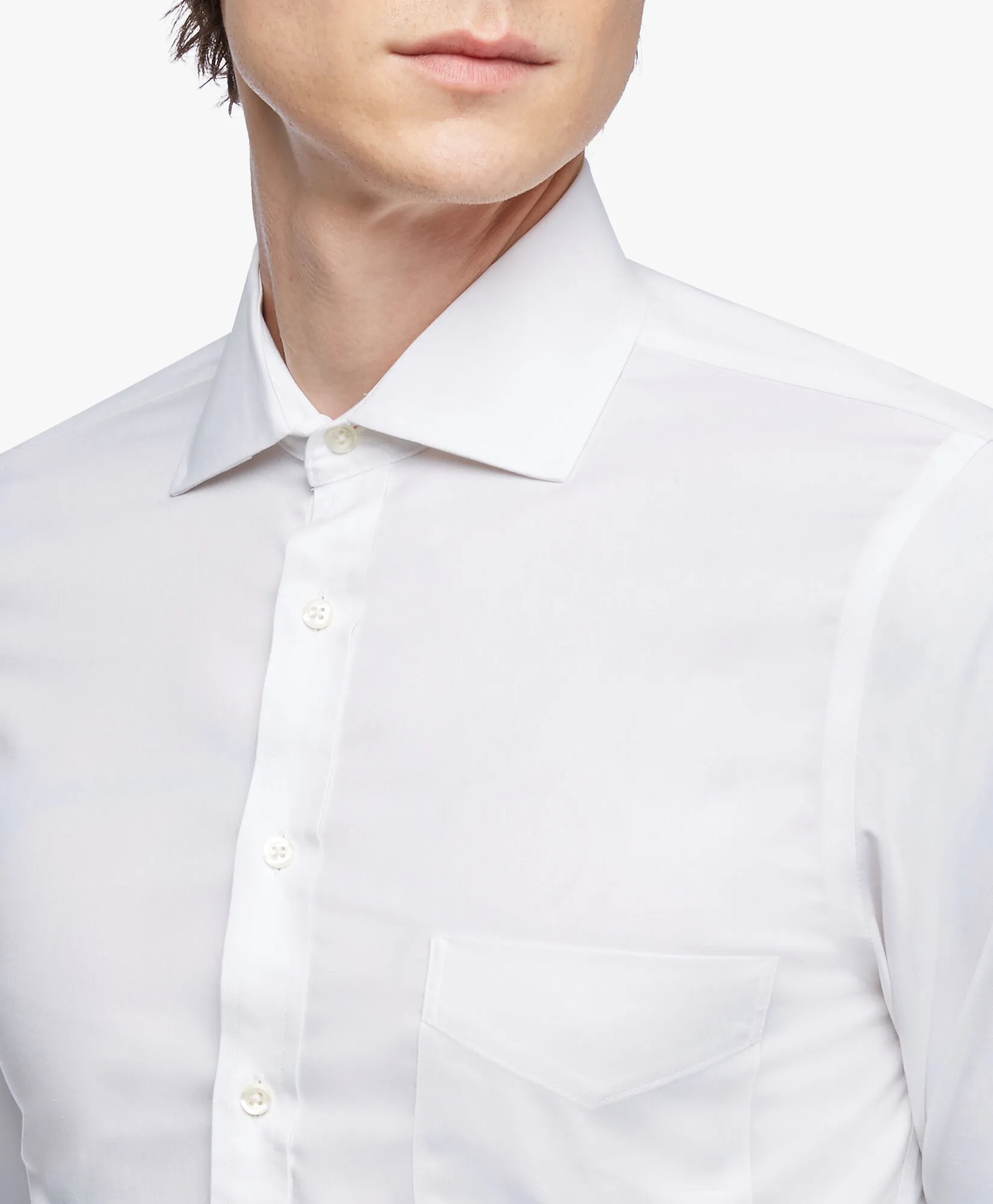 Camisa blanca slim fit non-iron de algodón elástico con cuello semifrancés