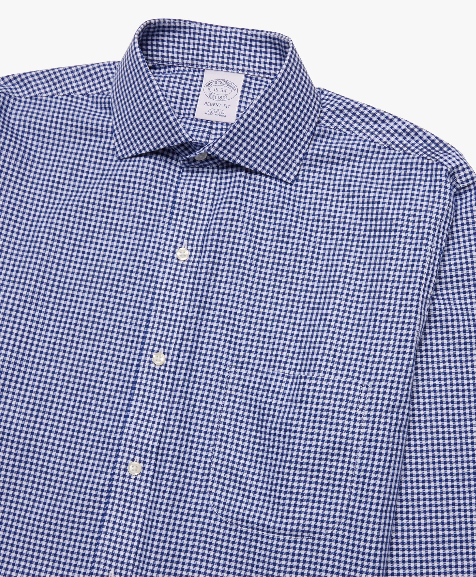 Camisa de vestir non-iron con cuello abierto y corte Regent