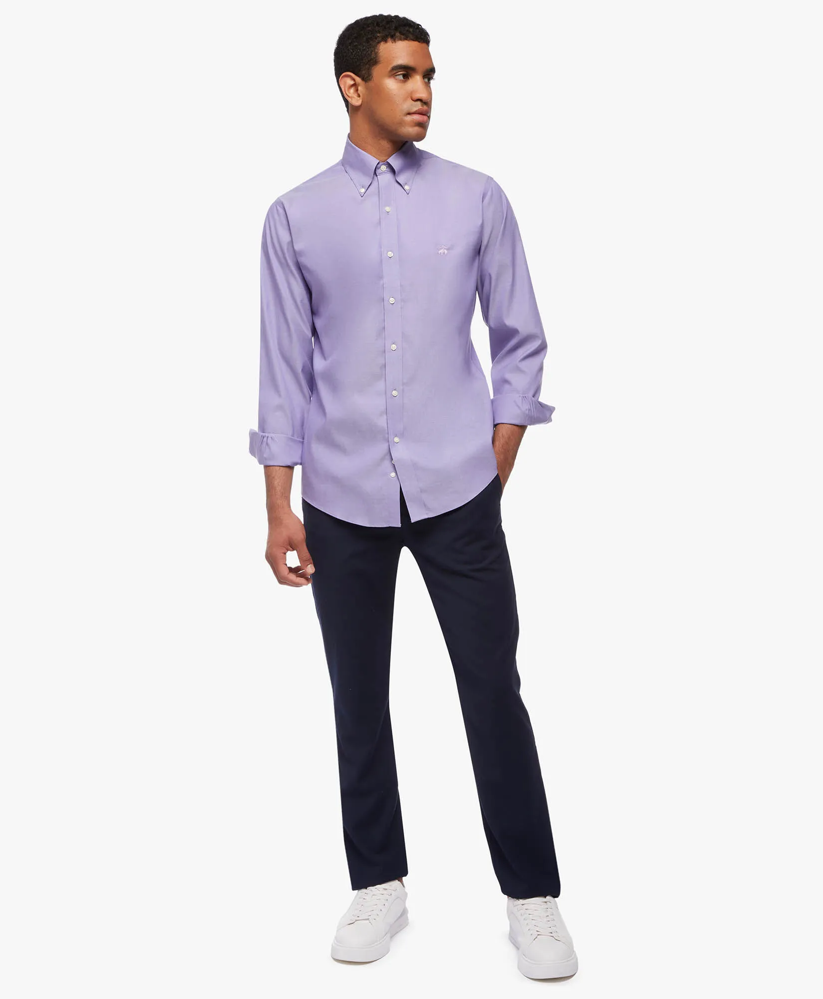 Camisa violeta regular fit non-iron de algodón elástico con cuello button down