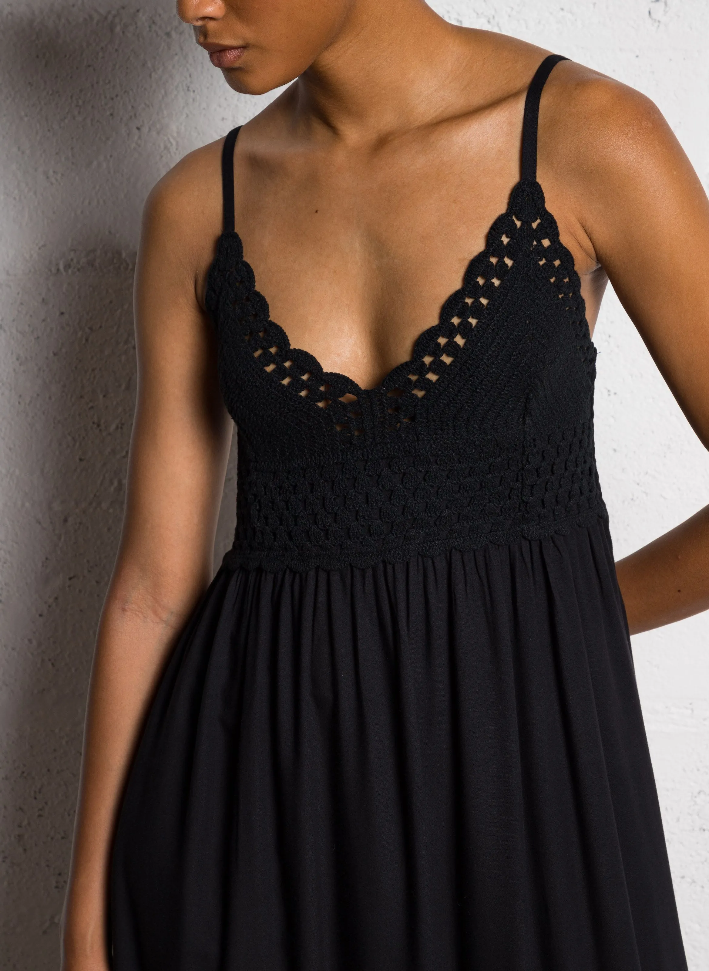 MAISON 123 MAELINE - Vestido evasé con macramé en negro