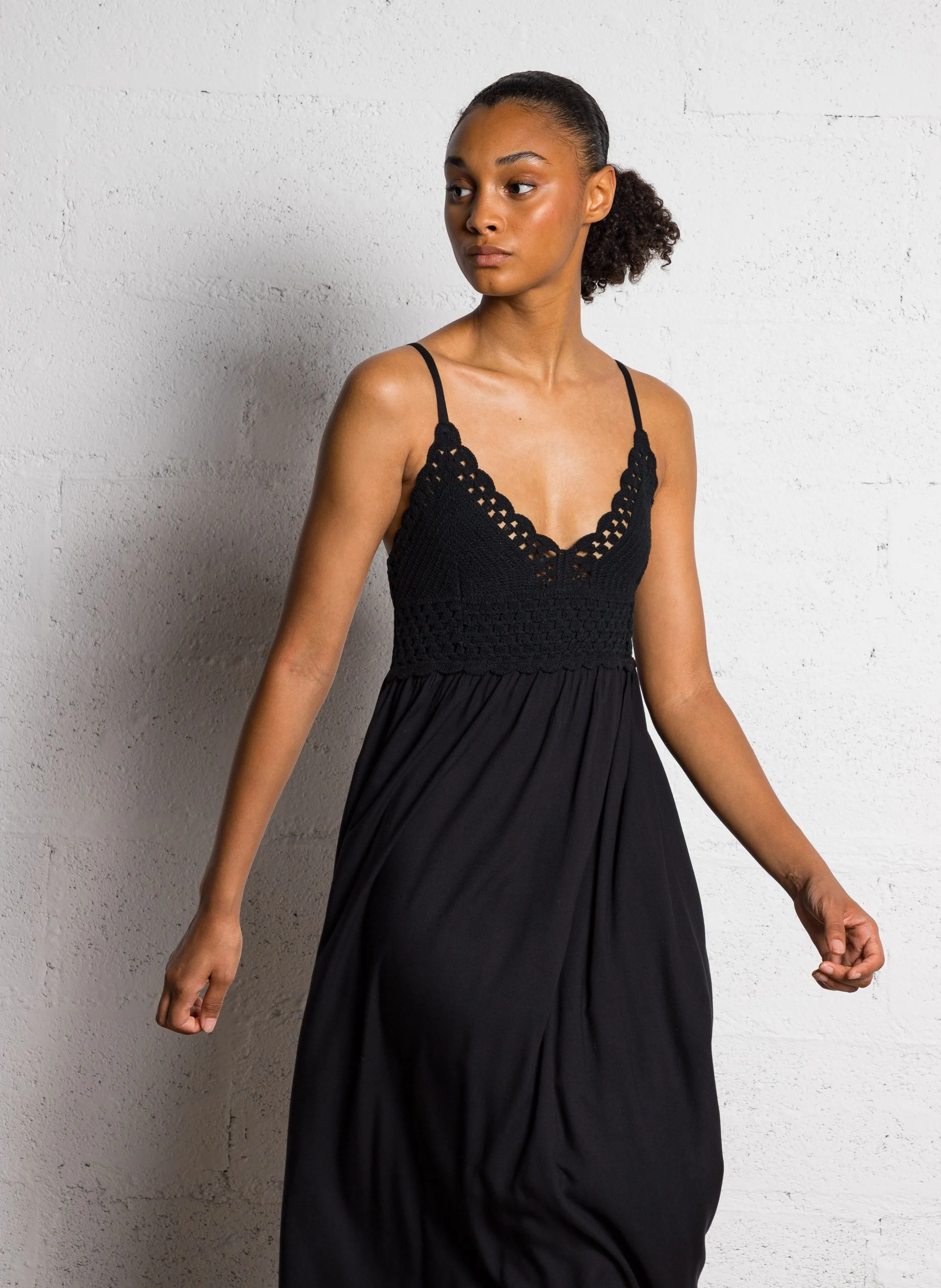 MAISON 123 MAELINE - Vestido evasé con macramé en negro